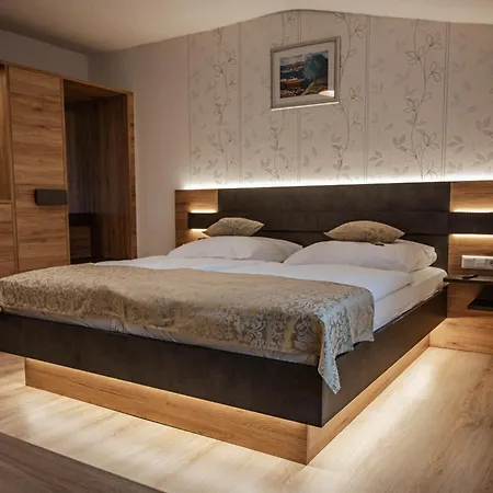 Wellness- & Haus Am 4*